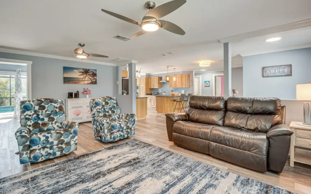 photo 3 of 5 Mi to Beaches: Spacious Bradenton Home!