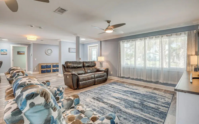 photo 5 of 5 Mi to Beaches: Spacious Bradenton Home!
