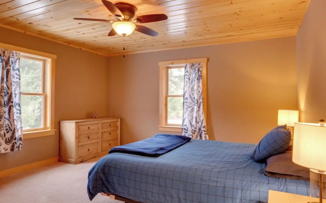 photo 5 of Spacious Cabin: 10 Mi to Sunday River Skiing!