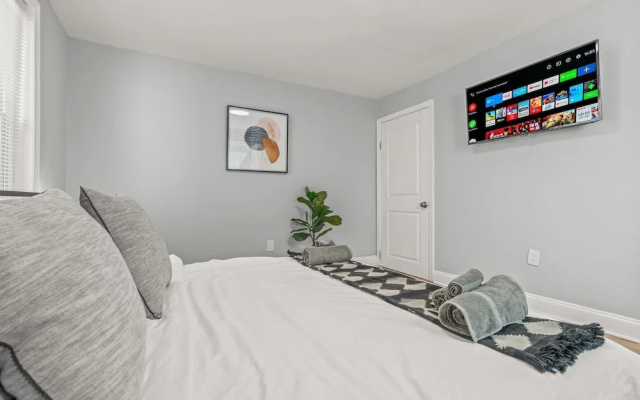 photo 4 of Spacious & Central Getaway Queen Beds