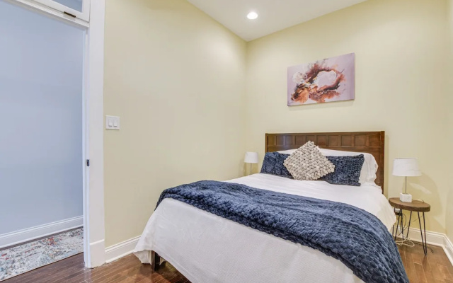 photo 5 of Spacious Condo w/ Deck ~ 3 Mi to Downtown Chicago!