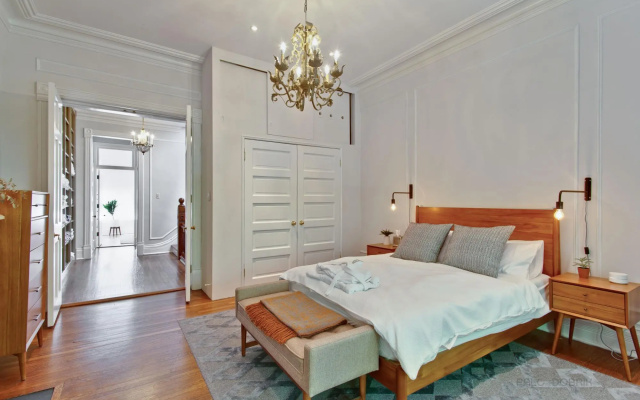 photo 3 of Spacious Chicago House near Oak Street Beach
