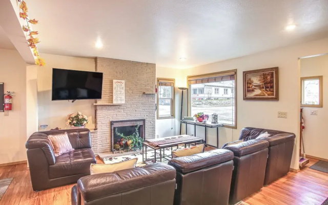 photo 2 of Spacious Coeur d 'alene Home: Near Everything!