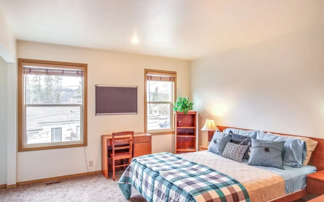 photo 4 of Spacious Coeur d 'alene Home: Near Everything!