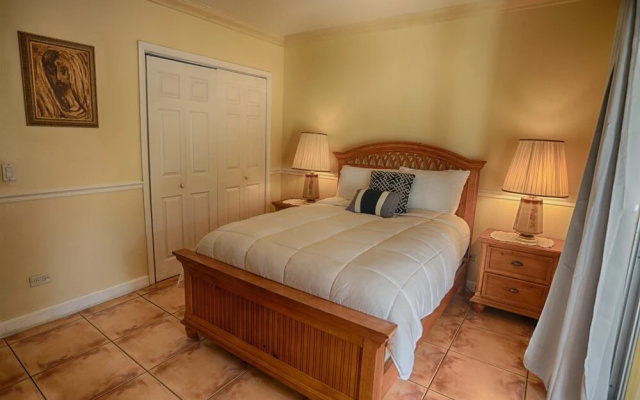 photo 2 of Spacious & Conveniently Located Miami Airport Home