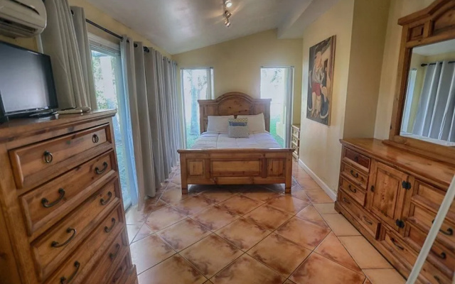 photo 5 of Spacious & Conveniently Located Miami Airport Home