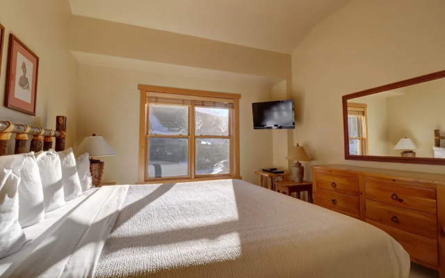 photo 5 of Spacious Copper Springs Condo Surrounded by Beautiful Views - CS431 by Redawning