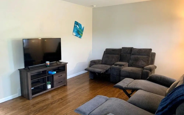 photo 4 of Spacious, Cozy 2 bed Home Near the Stadiums!