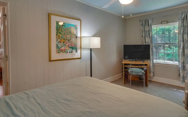 photo 2 of Spacious Durham Apartment Near Downtown