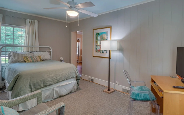 photo 3 of Spacious Durham Apartment Near Downtown