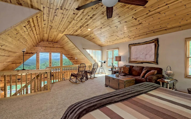 photo 2 of Spacious 'eagle's View' Luxury Cabin w/ Views