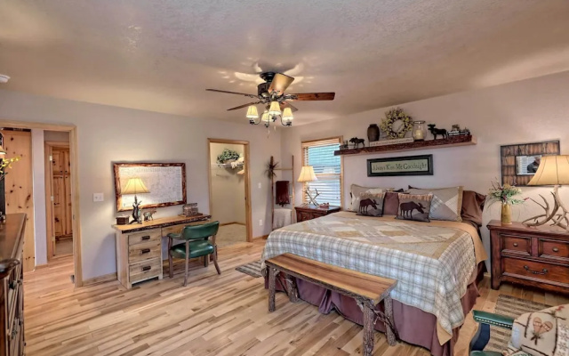 photo 4 of Spacious 'eagle's View' Luxury Cabin w/ Views