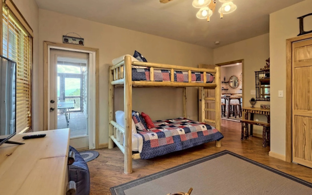 photo 5 of Spacious 'eagle's View' Luxury Cabin w/ Views