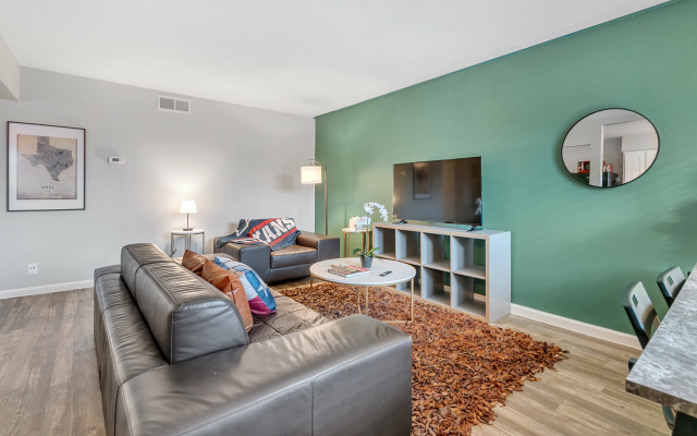 photo 5 of Spacious, Elegant Texas Style Apartment In The Pearl!