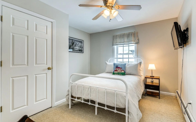 photo 4 of Spacious Family Home w/ Deck & Yard: 5 Mi to Stowe