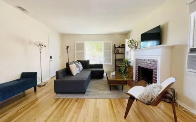 photo 2 of Spacious family oasis in silicon beach 5mins to LAX