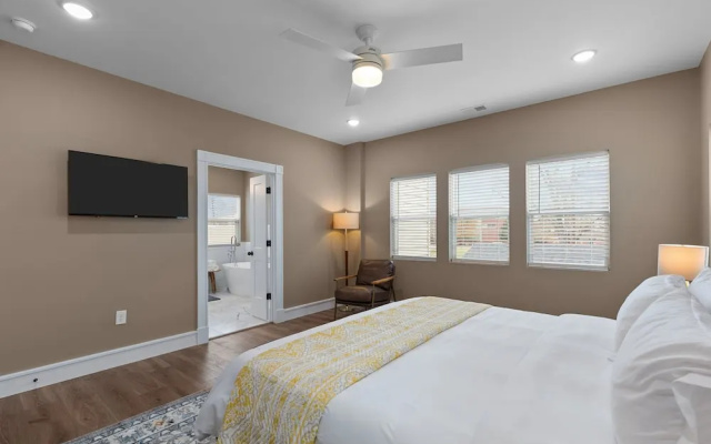 photo 4 of Bright Urban Comfort | JZ Vacation Rentals
