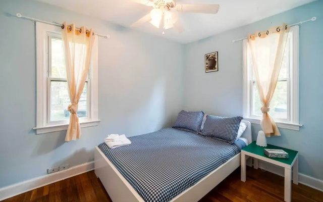 photo 2 of Ferndale Apartment w/ Yard - Near the Detroit Zoo!