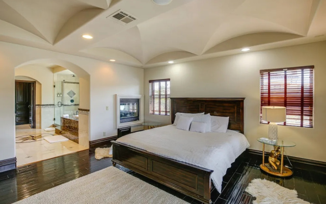 photo 3 of Spacious Fullerton Villa w/ Private Pool & Hot Tub