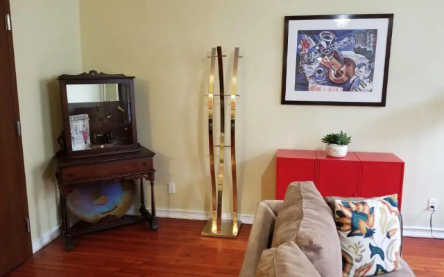 photo 2 of Spacious Fully Furnished Harlem Apartment Near Morningside Park