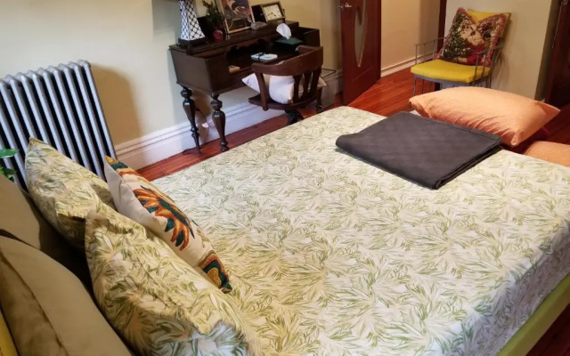 photo 4 of Spacious Fully Furnished Harlem Apartment Near Morningside Park