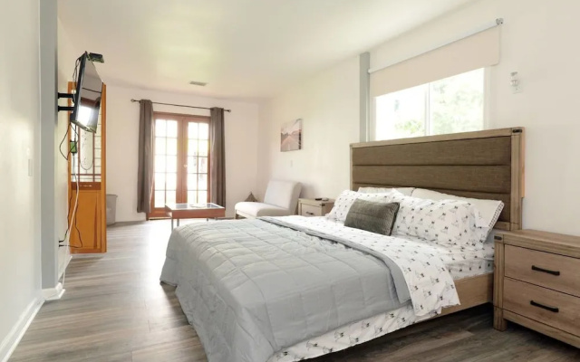 photo 3 of Spacious House on Melrose w Private Backyard Gym