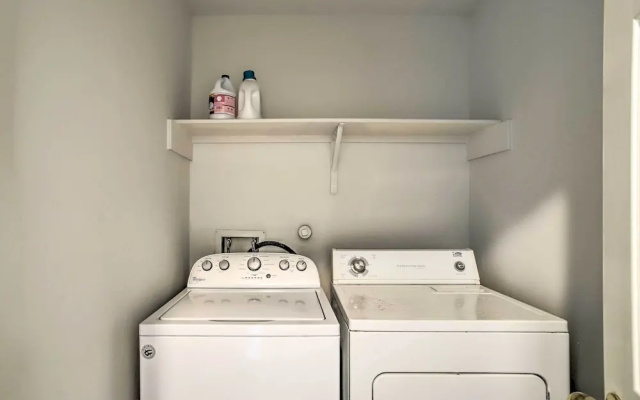 photo 5 of Spacious Houston Getaway < 18 Mi to Downtown!