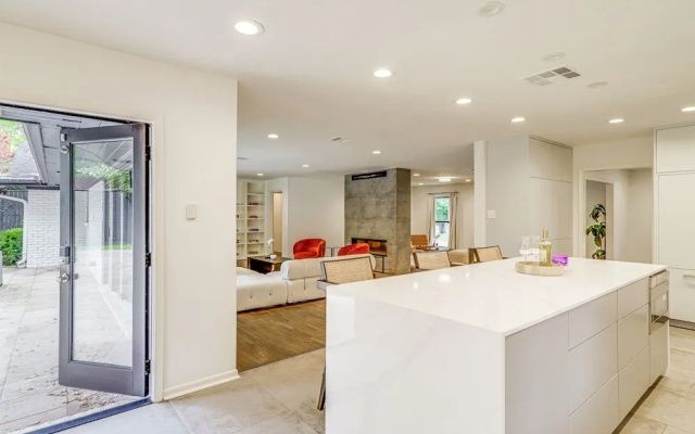 photo 2 of Spacious Houston Home w/ Pool - Near The Galleria!