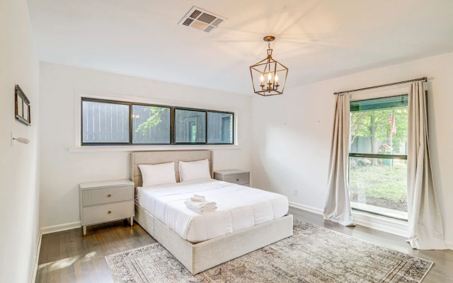 photo 3 of Spacious Houston Home w/ Pool - Near The Galleria!
