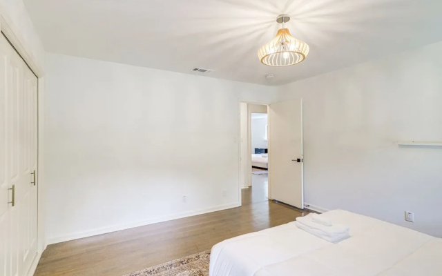 photo 4 of Spacious Houston Home w/ Pool - Near The Galleria!