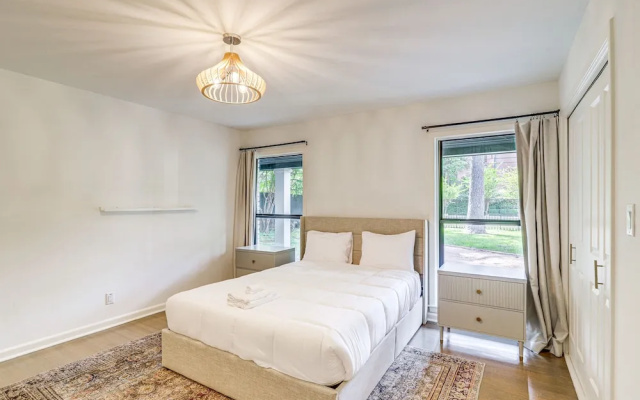 photo 5 of Spacious Houston Home w/ Pool - Near The Galleria!