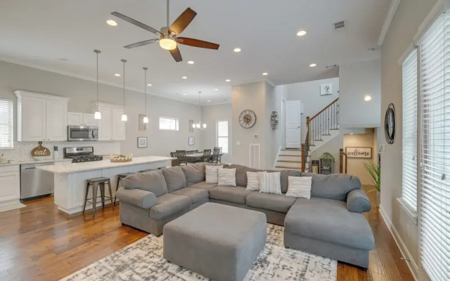 photo 2 of Spacious Houston Townhome ~ 5 Mi to Downtown!