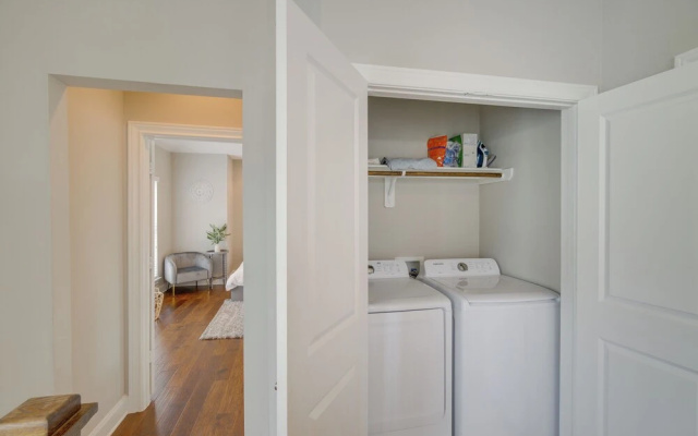 photo 3 of Spacious Houston Townhome ~ 5 Mi to Downtown!