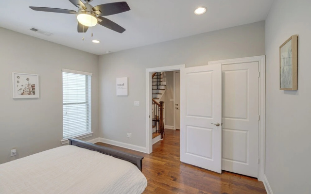 photo 4 of Spacious Houston Townhome ~ 5 Mi to Downtown!