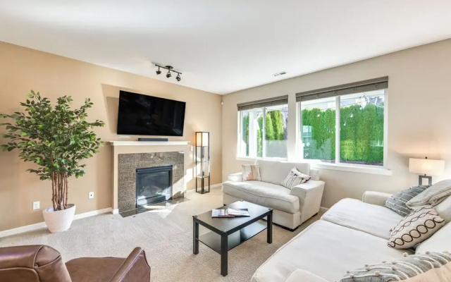 photo 3 of Spacious Kent Home Near Seatac Airport w/ Patio