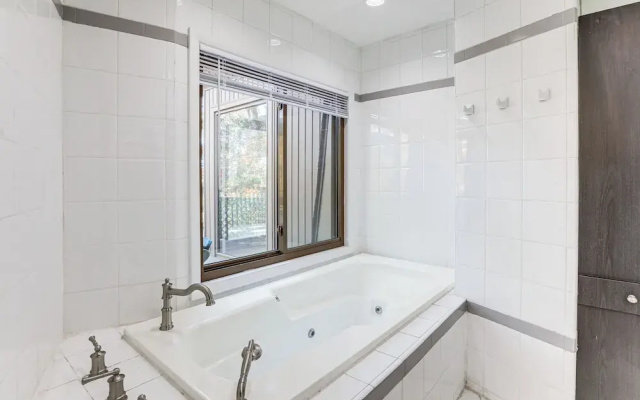 photo 5 of Spacious King of Prussia Home w/ 2 Game Rooms