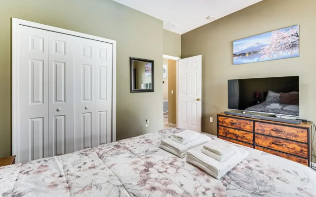 photo 2 of 10 Mi to Parks: Spacious Kissimmee Home w/ Lanai!