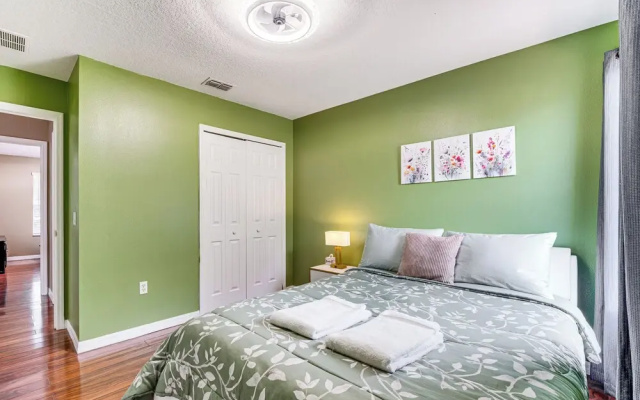 photo 3 of 10 Mi to Parks: Spacious Kissimmee Home w/ Lanai!