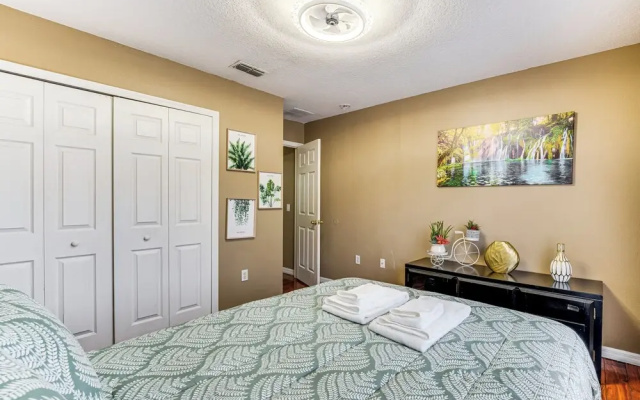 photo 5 of 10 Mi to Parks: Spacious Kissimmee Home w/ Lanai!