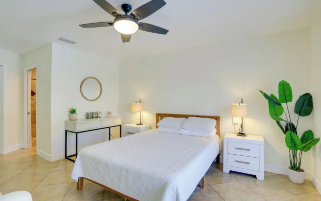 photo 5 of Spacious Largo Retreat: Private Pool & Yard!