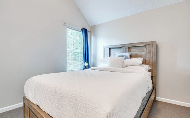 photo 4 of 10 Mi to Stone Mtn Park: Spacious Home in Lithonia
