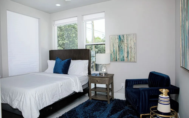 photo 5 of Spacious Luxe 3BD Townhome in Dwtn HTX.