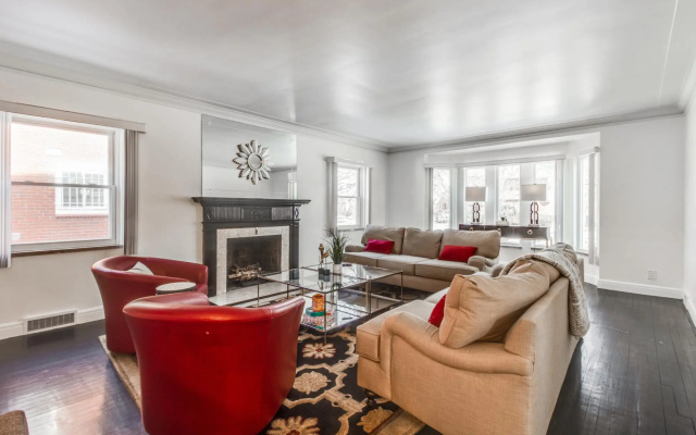 photo 2 of Spacious Luxury Home 5 min to Detroit Golf Club