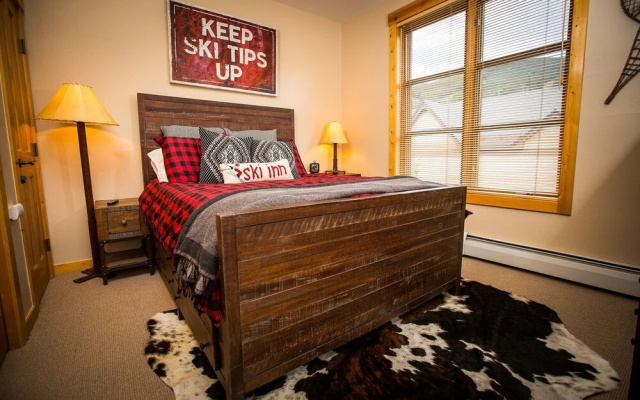 photo 2 of Spacious, Mountain Chic, Close to Ski Lift 1 bedroom - TM316 by Redawning