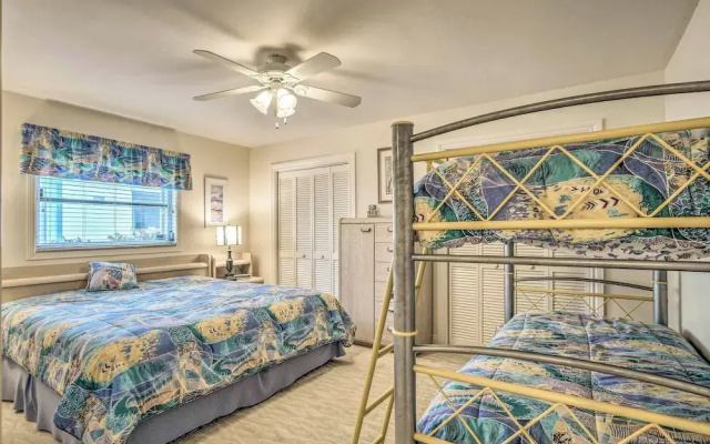 photo 4 of Spacious Naples Home < 1 Mi to Vanderbilt Beach!