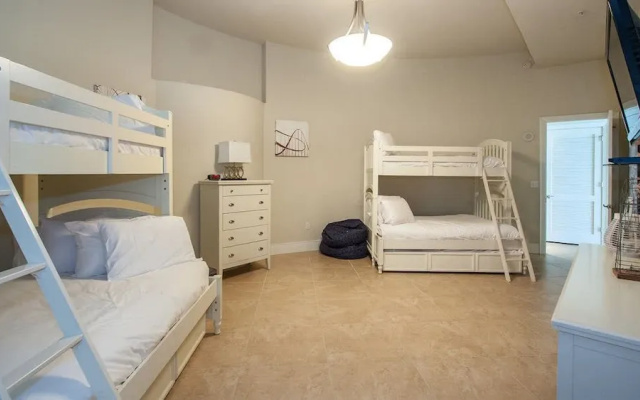 photo 4 of Spacious Penthouse on the Gulf - Unit Tpd2302