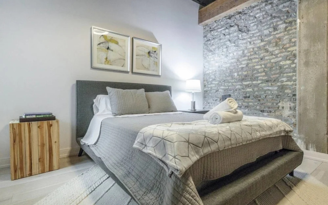 photo 2 of Spacious & Private 3 BDR Luxury Condo in Downtown