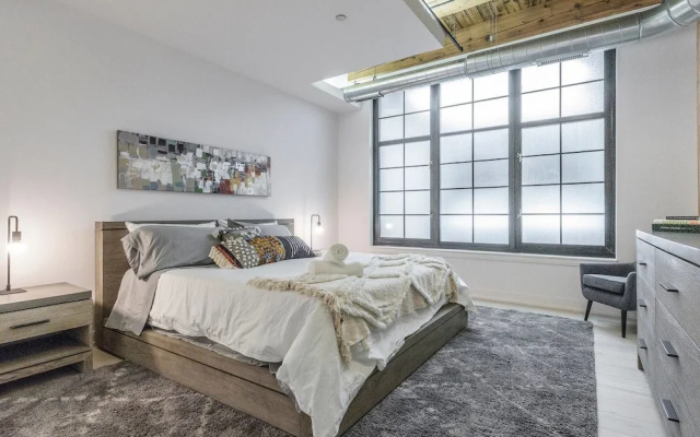photo 3 of Spacious & Private 3 BDR Luxury Condo in Downtown