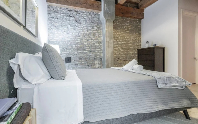 photo 4 of Spacious & Private 3 BDR Luxury Condo in Downtown