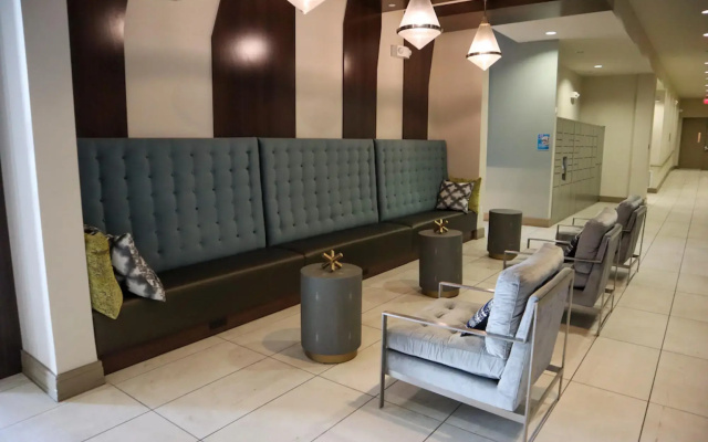 photo 2 of Spacious Private and Elegant Downtown Location